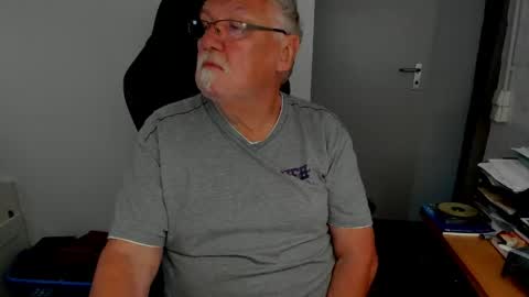 sharlots_pet online show from 04-27-26, 08:45