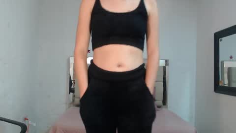 Snapshot of sharlotte__jones chatting on 03-05-25, 02:01 Sara online show from 03-05-25, 02:01