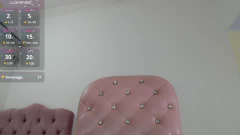 Snapshot of sharlotte_mom chatting on 12-13-24, 11:39 sharlotte online show from 12-13-24, 11:39