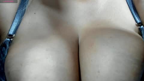 Snapshot of sharlotte_mom chatting on 01-15-25, 10:35 sharlotte online show from 01-15-25, 10:35