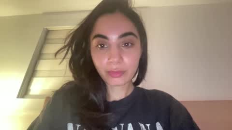 Snapshot of sharnn_b chatting on 11-17-25, 05:57 sharnn_b online show from 11-17-25, 05:57