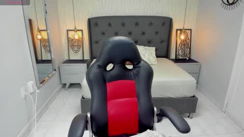 Snapshot of sharonblake5 chatting on 09-10-25, 12:27 M A G N O  online show from 09-10-25, 12:27