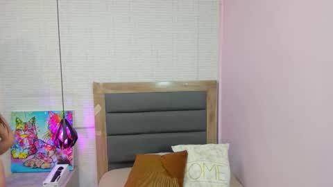 Snapshot of sharonblake5 chatting on 10-20-25, 01:44 M A G N O  online show from 10-20-25, 01:44