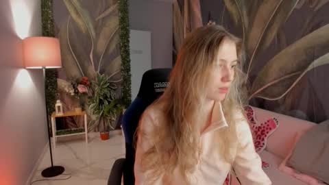 Snapshot of sharonevansi chatting on 12-14-25, 11:48 Sharon online show from 12-14-25, 11:48