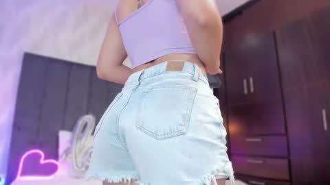 Snapshot of sharonn___ chatting on 02-11-25, 04:01 Sharon online show from 02-11-25, 04:01