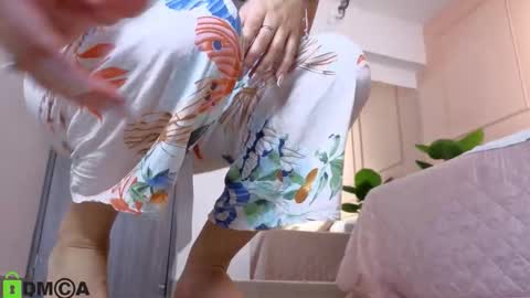 Snapshot of sharonn___ chatting on 09-27-25, 04:17 Sharon online show from 09-27-25, 04:17