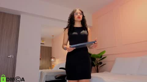 Snapshot of sharonn___ chatting on 10-01-25, 04:07 Sharon online show from 10-01-25, 04:07