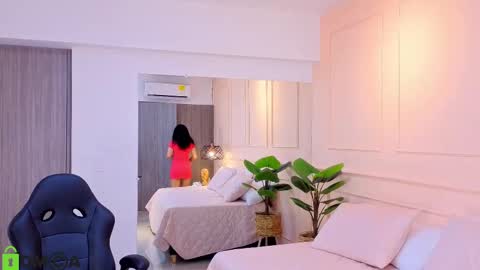 Snapshot of sharonn___ chatting on 11-13-25, 03:49 Sharon online show from 11-13-25, 03:49