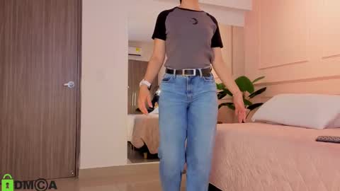 Snapshot of sharonn___ chatting on 11-21-25, 03:49 Sharon online show from 11-21-25, 03:49