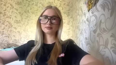 Snapshot of sharonpexton chatting on 05-18-26, 06:41 Anita online show from 05-18-26, 06:41