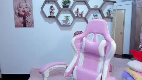 Snapshot of sharonsander1 chatting on 04-24-26, 11:18 Sharon online show from 04-24-26, 11:18