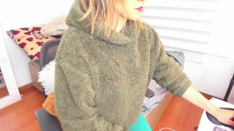 Snapshot of sharonvelvet chatting on 12-29-24, 06:49 Sharon online show from 12-29-24, 06:49