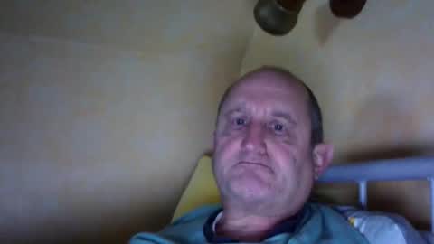 Snapshot of sharpshoder chatting on 01-10-25, 07:43 Peter online show from 01-10-25, 07:43