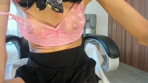 shary_leon_ online show from 04-22-26, 08:54
