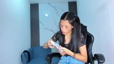 Snapshot of shaunadream chatting on 09-25-25, 02:48 Lady Shauna online show from 09-25-25, 02:48