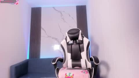 Snapshot of shaunadream chatting on 10-20-25, 06:14 Lady Shauna online show from 10-20-25, 06:14