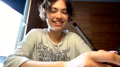 Snapshot of shaunnamallinak chatting on 06-14-26, 09:44 Viola online show from 06-14-26, 09:44