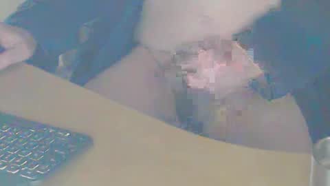 Snapshot of shaved164 chatting on 12-20-24, 08:38 Frans online show from 12-20-24, 08:38