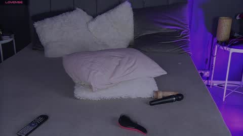 shayblonde online show from 12-24-24, 01:06