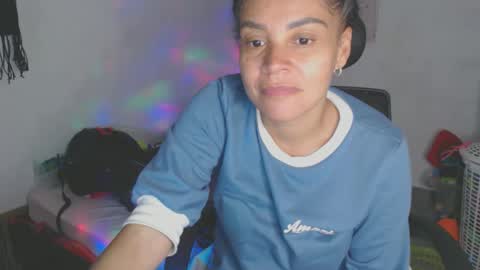 Snapshot of shayna_cute chatting on 06-08-26, 02:01 Shayna online show from 06-08-26, 02:01
