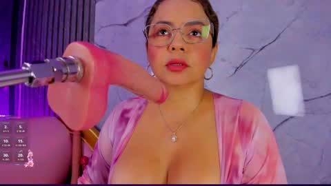 Snapshot of shayra_boobs2 chatting on 06-10-26, 10:14 shayra_boobs2 online show from 06-10-26, 10:14