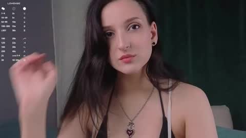 Snapshot of sheenagear chatting on 11-30-25, 01:04 sheenagear online show from 11-30-25, 01:04