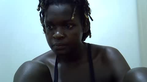 Snapshot of shees_sweet chatting on 05-13-26, 01:14 shees_sweet online show from 05-13-26, 01:14