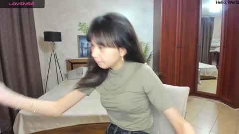 Snapshot of sheilafreman chatting on 12-23-24, 04:33 Sheila online show from 12-23-24, 04:33