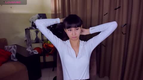 Snapshot of sheilafreman chatting on 10-27-25, 04:38 Sheila online show from 10-27-25, 04:38