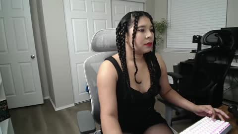 Snapshot of sheilyn_smith chatting on 09-19-25, 10:05 sheilyn_smith online show from 09-19-25, 10:05