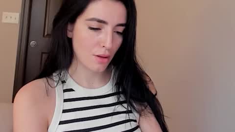 Snapshot of sheisallthat chatting on 11-19-25, 09:37 sheisallthat online show from 11-19-25, 09:37