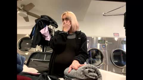 Shelby holes online show from 12-17-24, 01:39