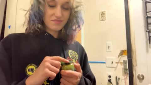 Shelby holes online show from 10-10-25, 12:04