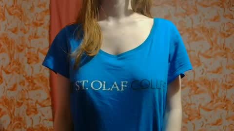 Snapshot of shelikessoymilk chatting on 12-11-24, 12:23 Erika online show from 12-11-24, 12:23