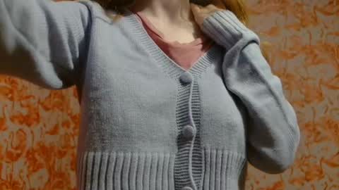 Snapshot of shelikessoymilk chatting on 12-13-24, 01:04 Erika online show from 12-13-24, 01:04