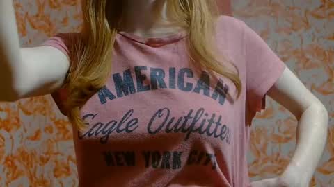 Snapshot of shelikessoymilk chatting on 12-14-24, 06:02 Erika online show from 12-14-24, 06:02