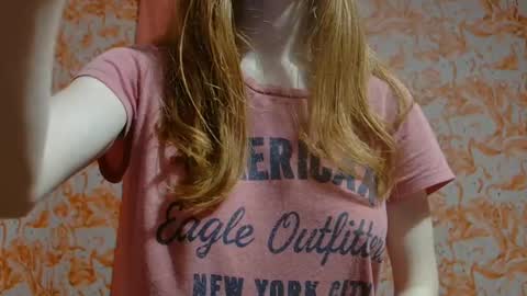 Snapshot of shelikessoymilk chatting on 12-16-24, 11:50 Erika online show from 12-16-24, 11:50