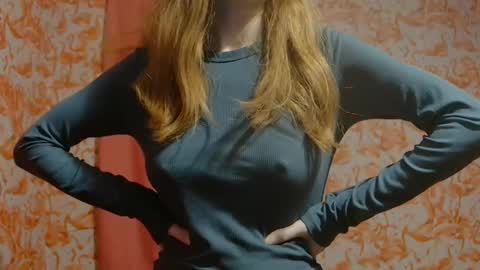 Snapshot of shelikessoymilk chatting on 12-20-24, 12:30 Erika online show from 12-20-24, 12:30