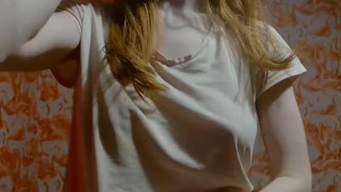 Snapshot of shelikessoymilk chatting on 12-28-24, 03:47 Erika online show from 12-28-24, 03:47