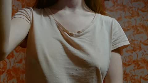 Snapshot of shelikessoymilk chatting on 12-29-24, 04:05 Erika online show from 12-29-24, 04:05