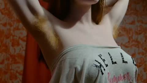 Snapshot of shelikessoymilk chatting on 01-03-25, 12:43 Erika online show from 01-03-25, 12:43