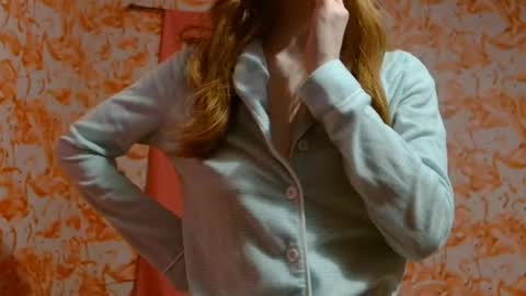 Snapshot of shelikessoymilk chatting on 01-10-25, 03:29 Erika online show from 01-10-25, 03:29