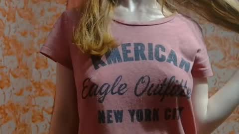 Snapshot of shelikessoymilk chatting on 01-17-25, 03:45 Erika online show from 01-17-25, 03:45