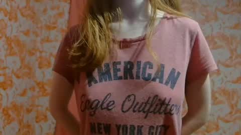 Snapshot of shelikessoymilk chatting on 01-19-25, 04:44 Erika online show from 01-19-25, 04:44