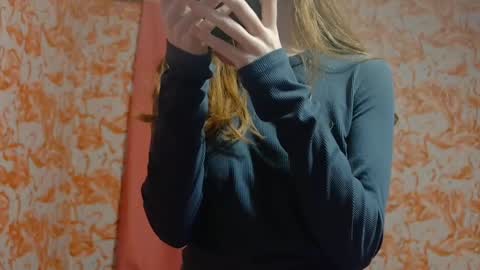 Snapshot of shelikessoymilk chatting on 01-22-25, 04:44 Erika online show from 01-22-25, 04:44