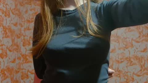 Snapshot of shelikessoymilk chatting on 01-26-25, 02:14 Erika online show from 01-26-25, 02:14