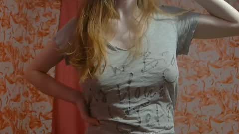 Snapshot of shelikessoymilk chatting on 02-11-25, 03:18 Erika online show from 02-11-25, 03:18