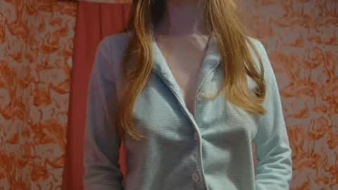 Snapshot of shelikessoymilk chatting on 02-21-25, 02:50 Erika online show from 02-21-25, 02:50