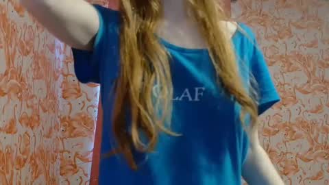 Snapshot of shelikessoymilk chatting on 09-22-25, 07:38 Erika online show from 09-22-25, 07:38