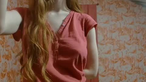 Snapshot of shelikessoymilk chatting on 09-26-25, 05:11 Erika online show from 09-26-25, 05:11